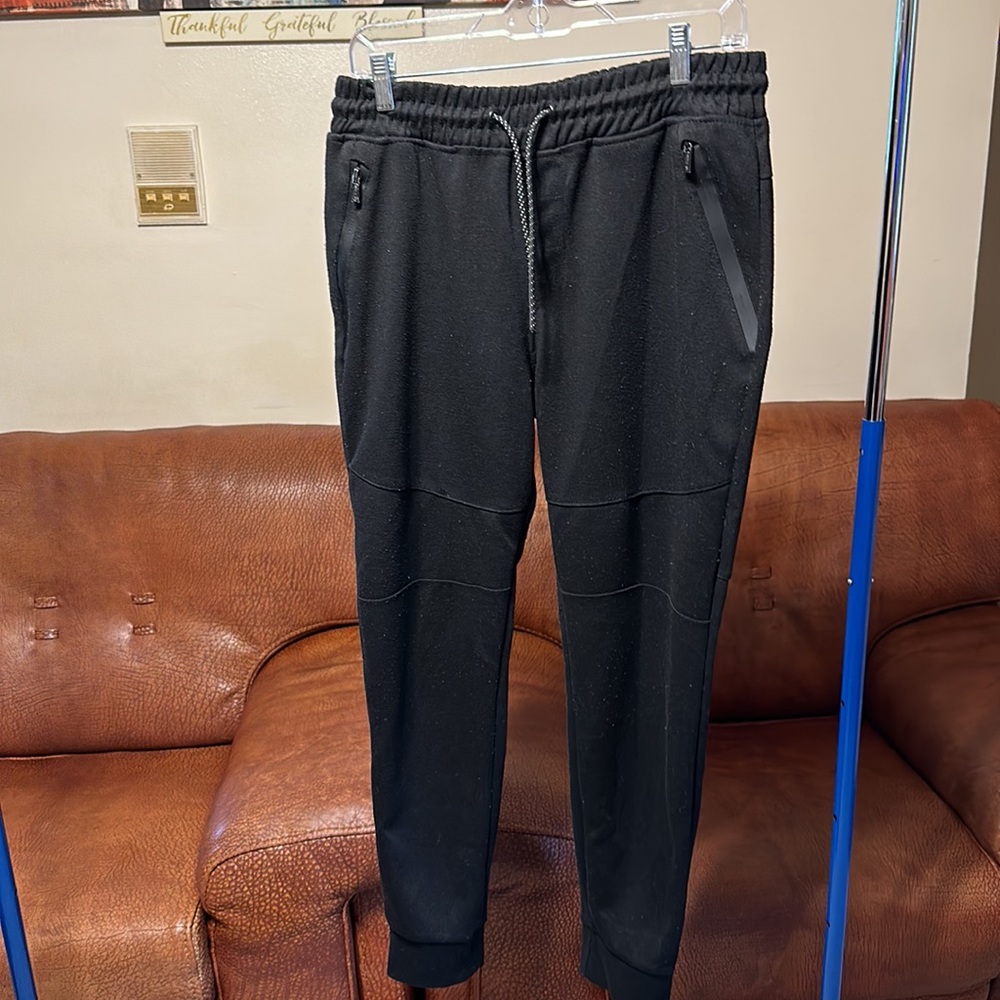 WHITE TAG MENS SIZE MEDIUM BLACK SWEATER PANTS